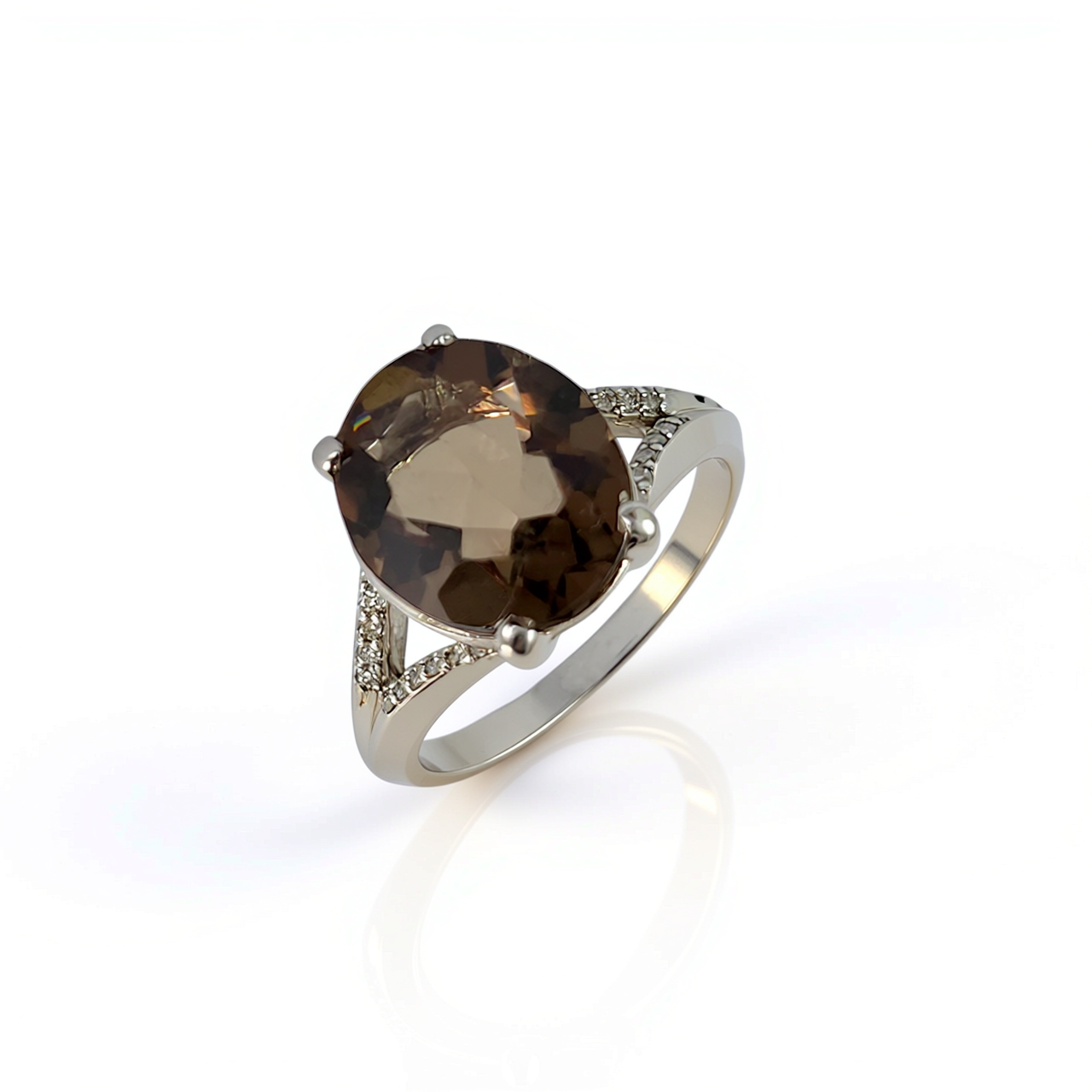 Prsten sa braon topazom i brilijantima